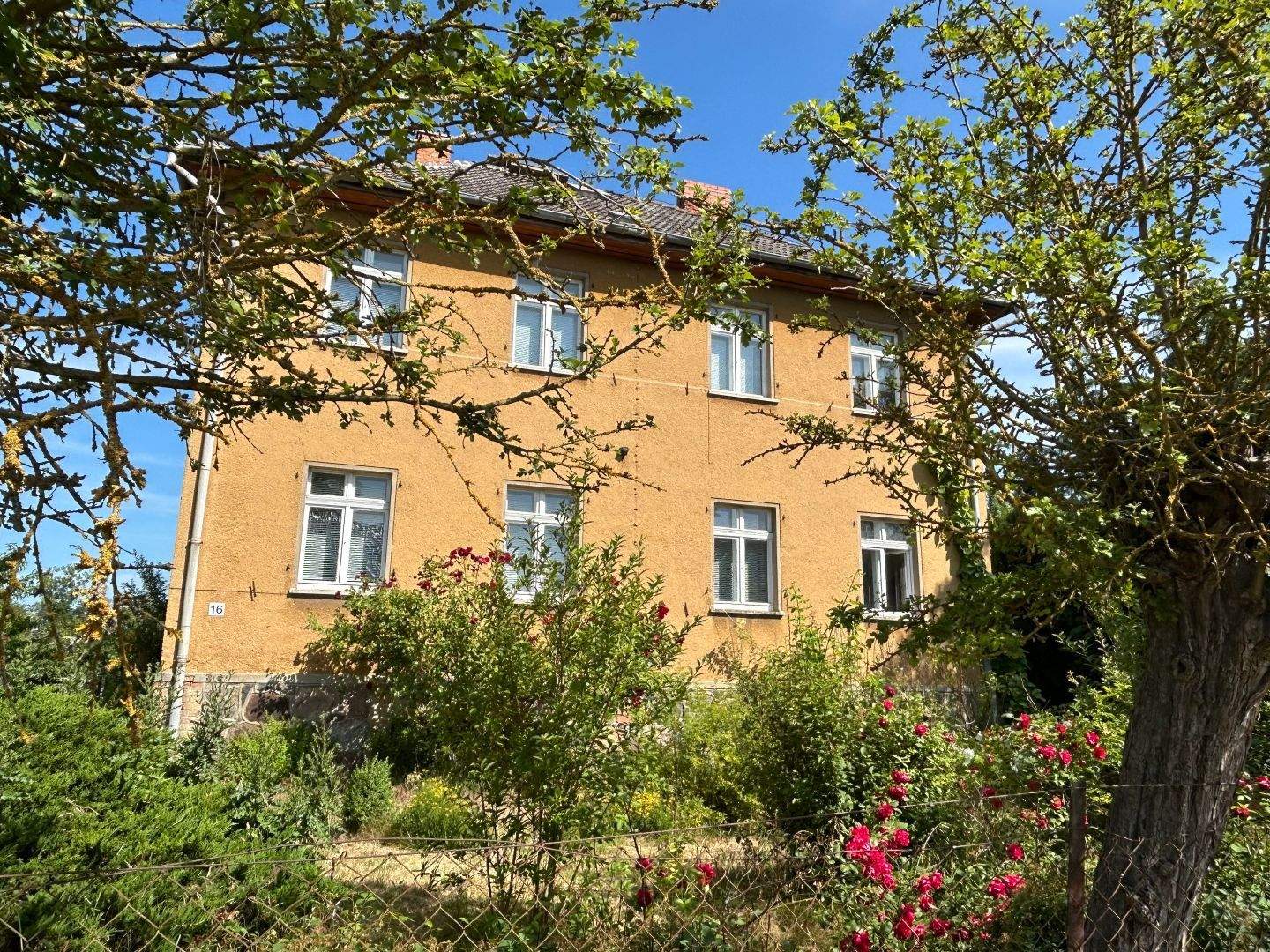 Große, voll unterkellerte Villa mit viel Potenzial in Grünow bei Prenzlau – Grünow – Bild 1 von 9