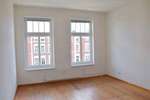 4-Zimmerwohnung mit Balkon zum Hof - viel Platz in beliebter Wohngegend ! – 19059 Schwerin – Vorschaubild 2
