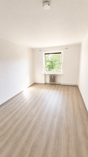 Ruhig gelegene 2,5-Zimmer-Eigentumswohnung in Hamburg-Jenfeld – 22043 Hamburg – Vorschaubild 2