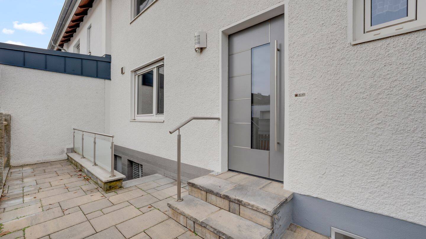 Hochwertig modernisiert! Doppelhaushälfte mit traumhaftem Grundstück direkt an der S1 – Schwaig bei Nürnberg – Vorschaubild 8