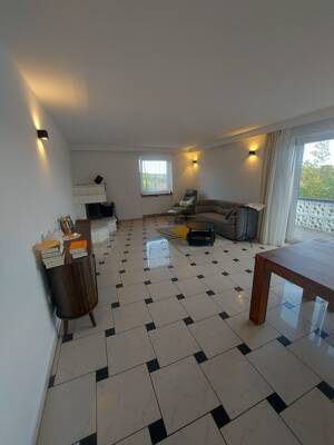 Große EG-Wohnung mit Garten, Kamin & Garage