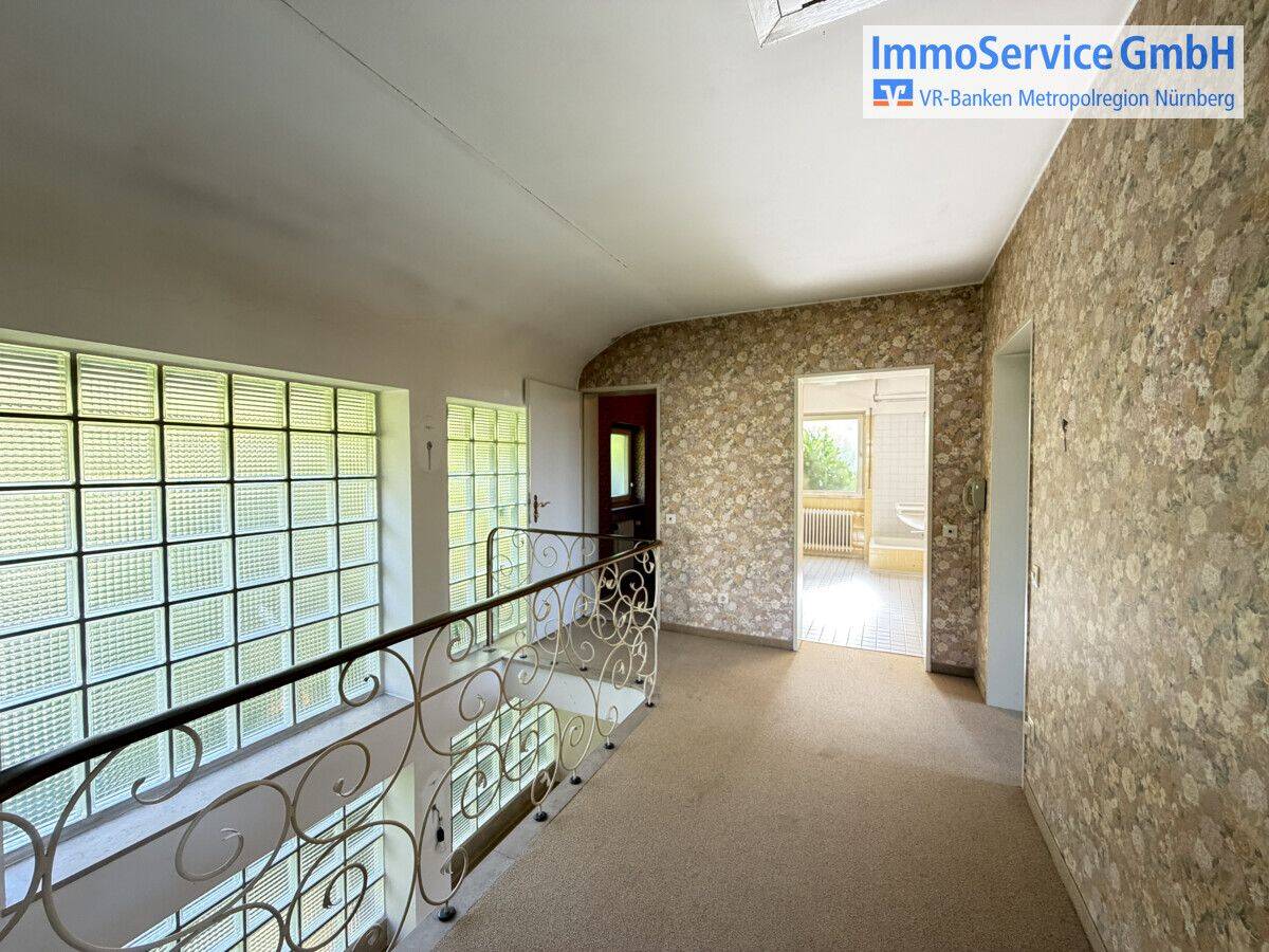 Ruhig gelegenes Einfamilienhaus mit Doppelgarage, Terrasse & Balkon - mit viel Potenzial! – Rückersdorf – Vorschaubild 7