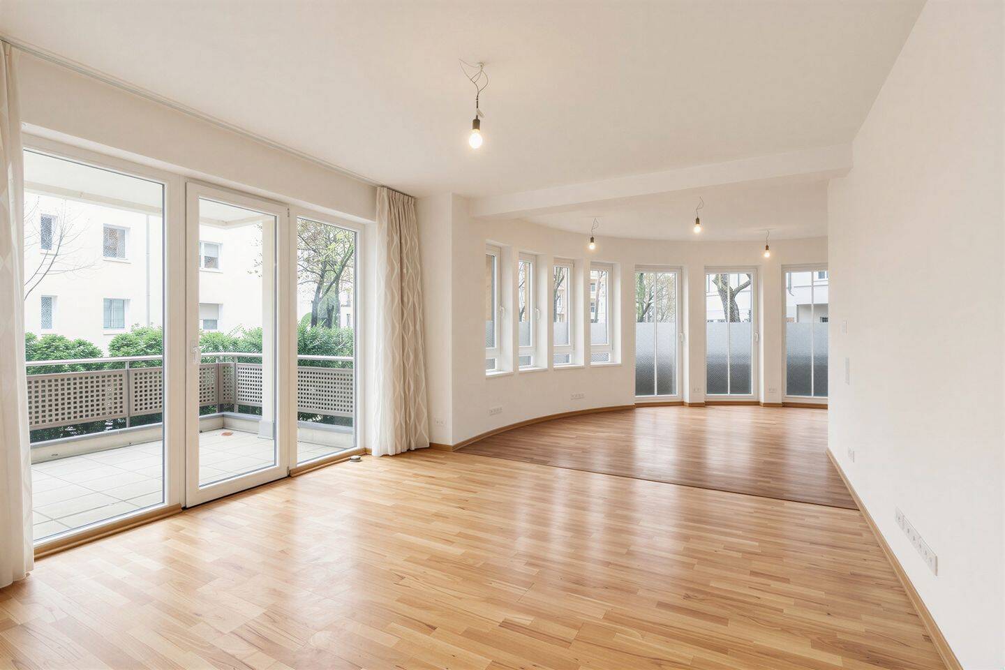 Sofortbezug Lauenburger Platz I 5-Zi.-Wohnung mit TOP Ausstattung I Sauna I Balkon u. Garten I TG – Berlin – Bild 1 von 9