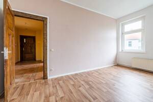Solide 2-Zimmer-Wohnung mit Süd-Loggia im Vorderhaus, Wertpotenzial - besichtigen und entdecken – 13086 Berlin – Vorschaubild 5
