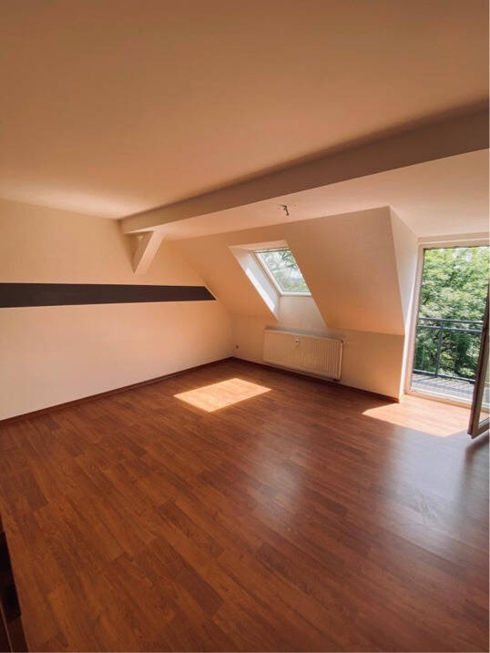 Frei ab 1.7.26 - Wohnen am Schlossteich - sonniger Balkon !
