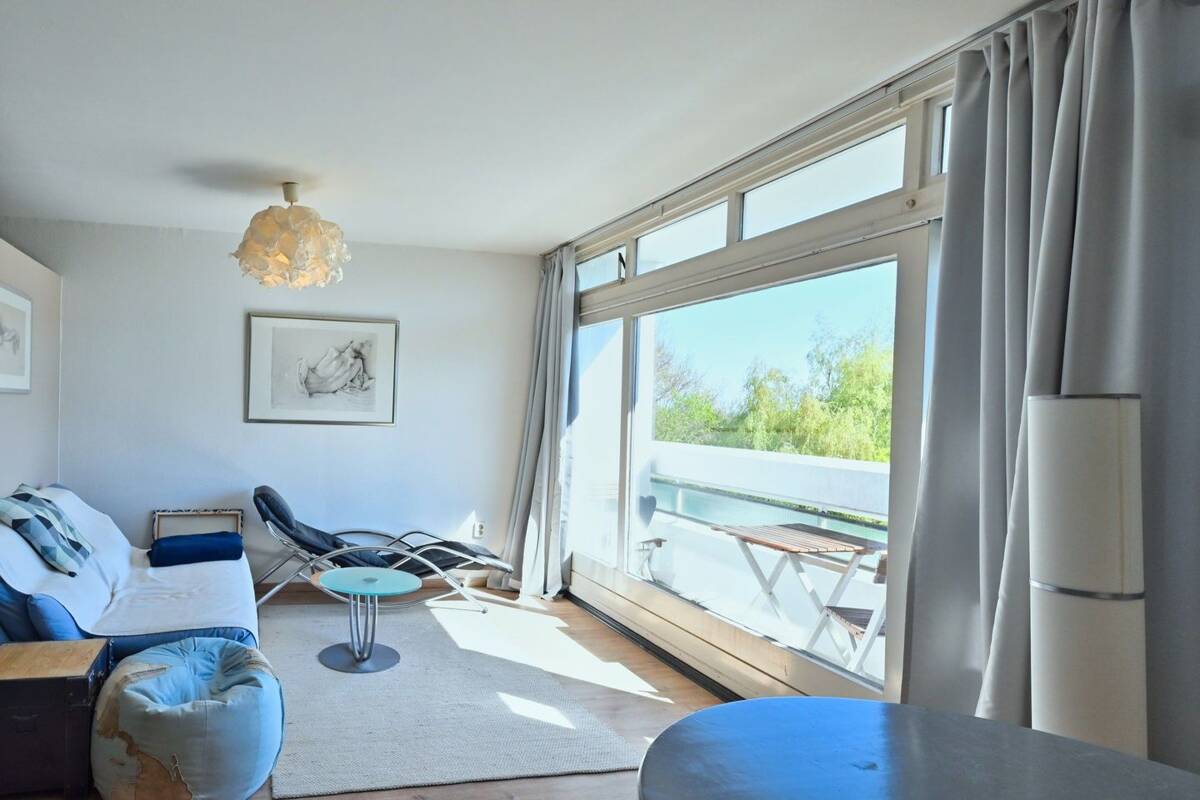 Lichtdurchflutetes Apartment mit Loggia und Blick auf die Elbvororte – 22609 Hamburg – Bild 1 von 9