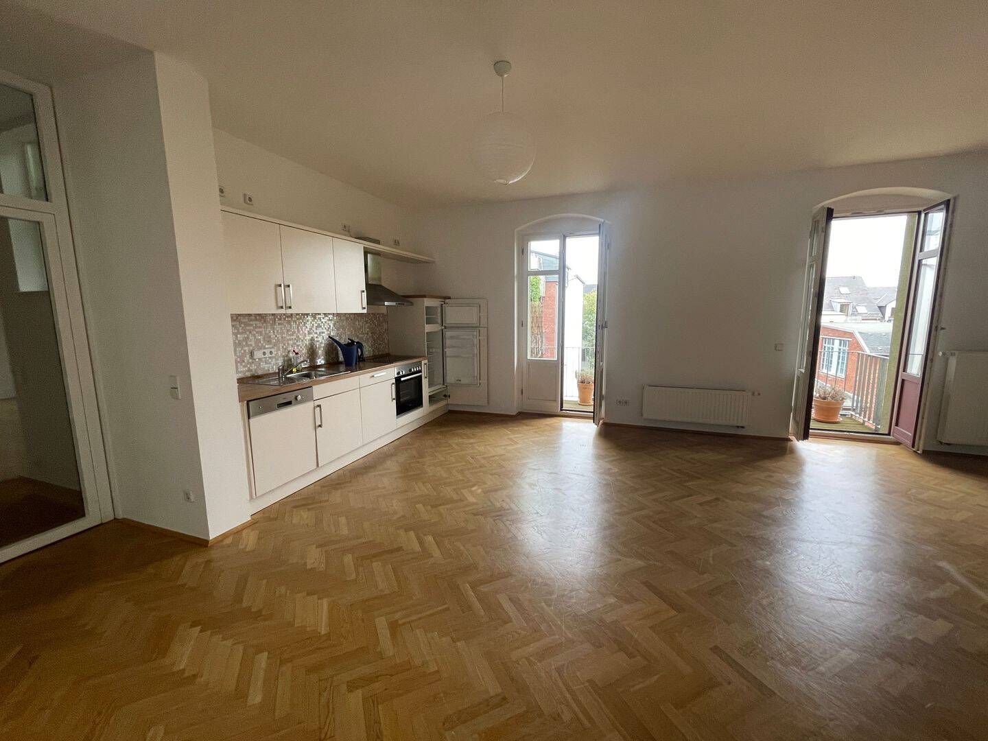 Exklusiv, zentrumsnah und verkehrsgünstig - Echtholzparkett - EBK – Chemnitz – Vorschaubild 4