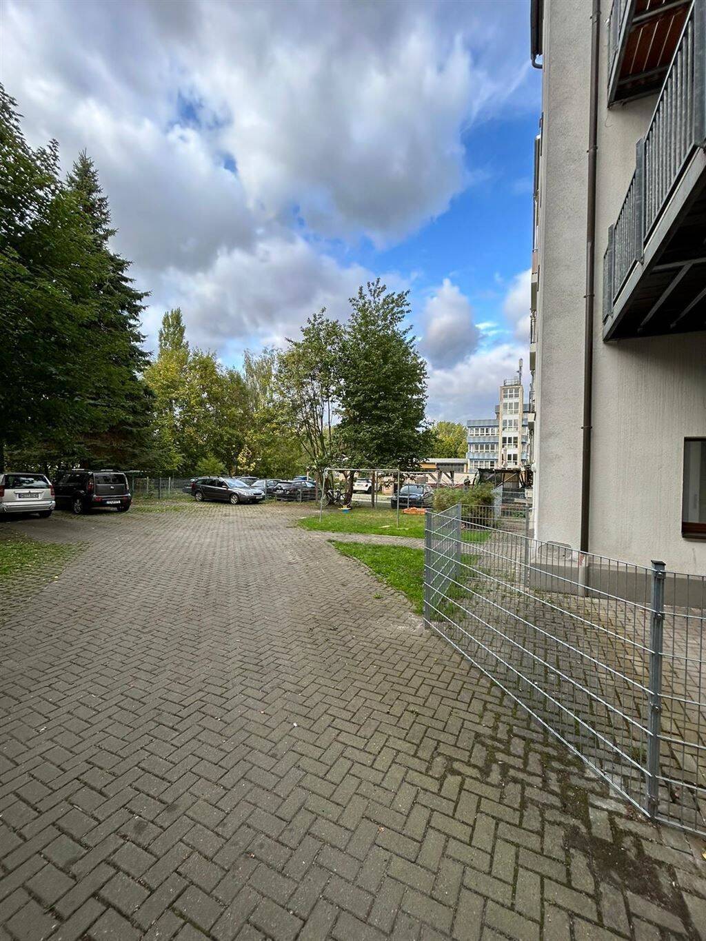Großzügige 2-Zimmer mit Balkon, EBK, Wannenbad und Laminat in zentraler Lage! SP mgl. – Chemnitz – Vorschaubild 4