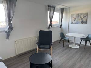 Business-Wohnen - Neu und sehr geschmackvoll möbliertes 1 Zimmer-Appartement im 8. OG mit Aufzug, Außenstellplatz oder TG-Stellplatz optional – 90762 Fürth – Vorschaubild 3