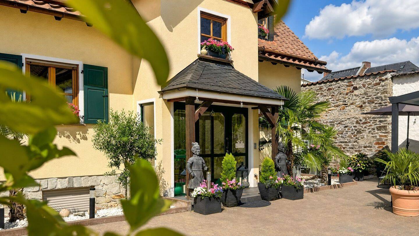 Exklusives Familiendomizil mit Wellnessbereich, Sonnengarten, Garage, 3 Stellplätzen, beste Wohnlage – Wiesbaden – Vorschaubild 5