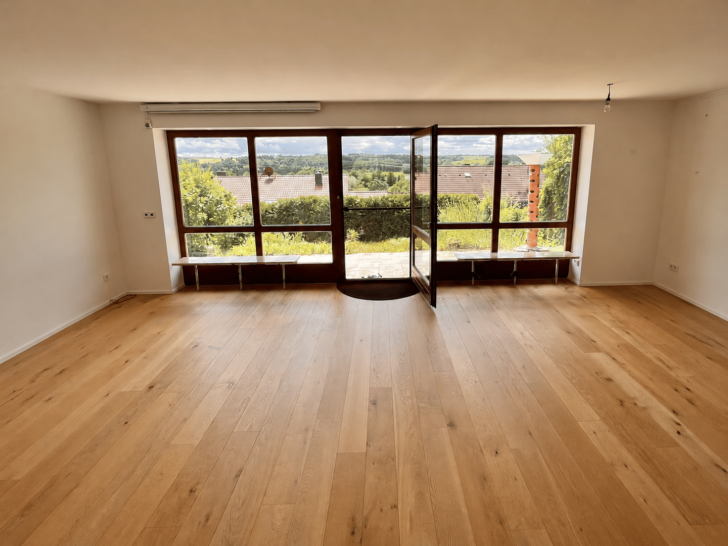 Außergewöhnliches Split-Level-Haus mit Designbädern, Dachterrasse, PV-Anlage & Home-Gym – provisionsfrei – Haag an der Amper – Bild 1 von 9