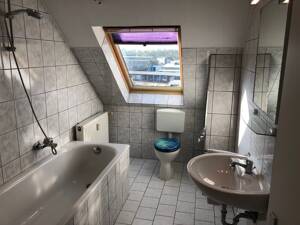 Moderne und helle Dachgeschosswohnung mit großzügiger Wohnküche in Essen-Borbeck – 45356 Essen – Vorschaubild 6