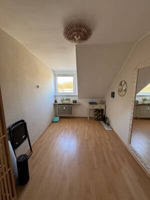 BEST OF ESCHERSHEIM: Gepflegtes Mehrfamilienhaus mit Balkonen und Garage -Erdgeschoß freiwerdend- – 60433 Frankfurt am Main – Vorschaubild 8