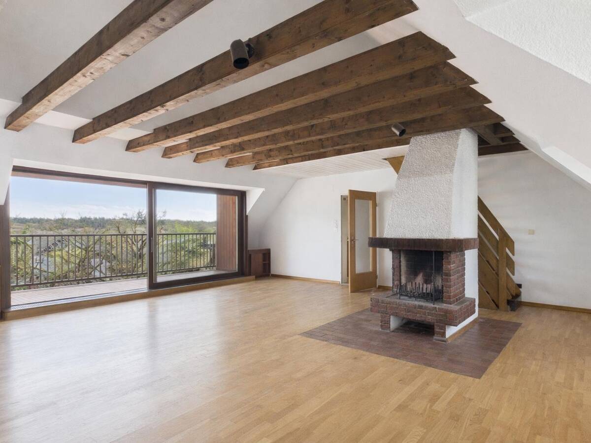 Dachgeschosswohnung mit Kamin und außergewöhnlichem Gestaltungspotenzial – 81547 München – Bild 1 von 9