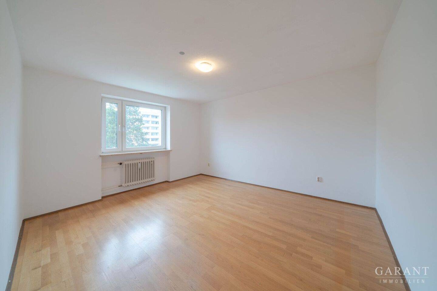 Attraktive 3 Zimmer-Wohnung mit Loggia, Aufzug & Stellplatz im Münchner Norden – München – Vorschaubild 3