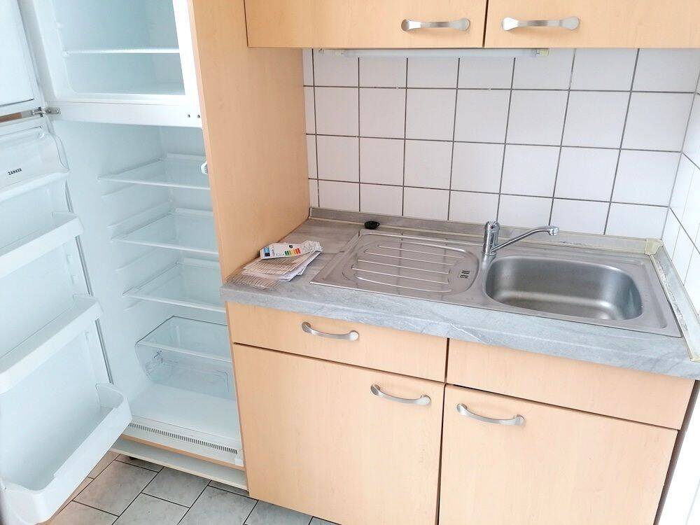 !! 3-Zimmer-Wohnung mit Einbauküche, Balkon und PKW-Stellplätzen !! – Chemnitz – Vorschaubild 2