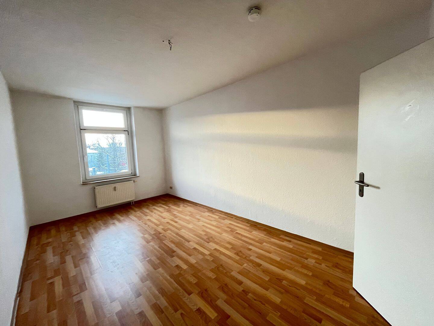 WG- oder Familienfreundliche 5-Zimmer-Wohnung mit Balkon in Chemnitz – Chemnitz – Vorschaubild 4