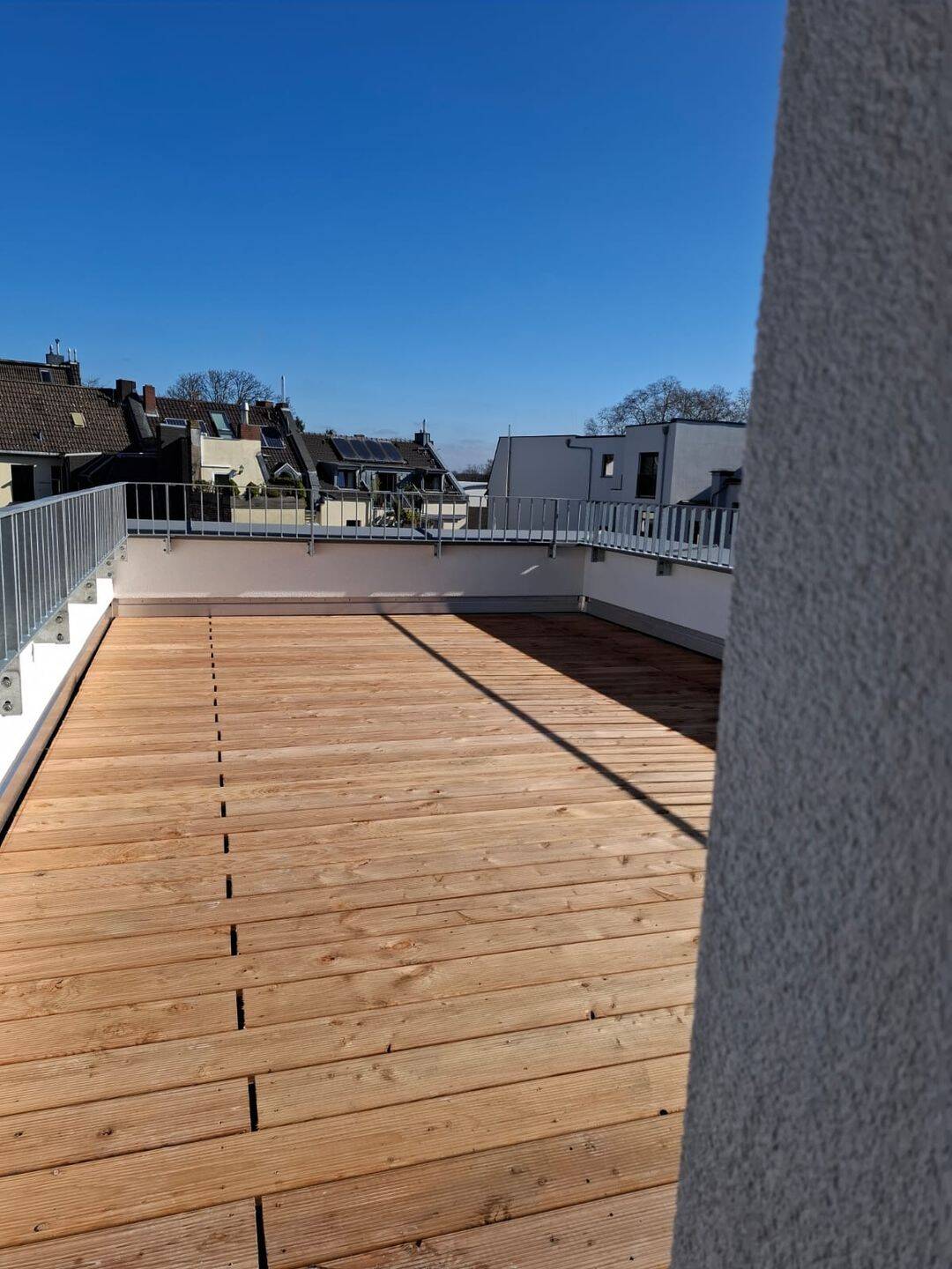 ++Eine Oase nah am Rhein in Bayenthal: 3 Zimmer Wohnhighlight mit Sonnenterrasse - modernisiert++ – Köln – Bild 1 von 9