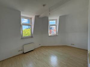 "GOOD NEWS" IM NORDEND: Sonnige Altbauwohnung mit 2 Zimmern und Tageslichtbad -sofort frei-. – 60318 Frankfurt am Main – Vorschaubild 3