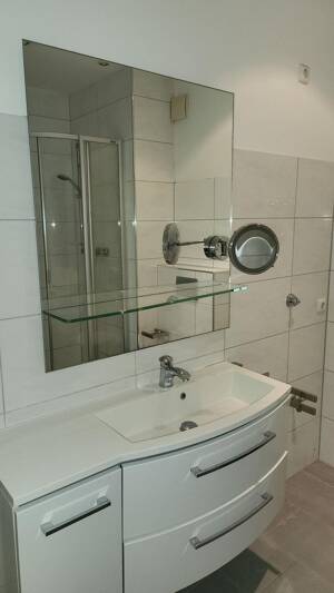 3- bis 4-Zimmerwohnung mit großem Balkon und Blick ins Grüne, Garage, Parkettböden und weißen Bädern – 45481 Mülheim an der Ruhr – Vorschaubild 6