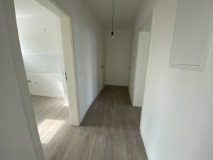 Fertig renoviert! Schöne 3,5-Zimmer Wohnung mit Balkon – 45327 Essen – Vorschaubild 2