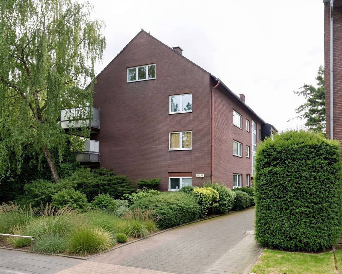 Lichtdurchflutete Dachgeschosswohnung in grüner ruhiger Lage – 47807 Krefeld – Bild 1 von 9