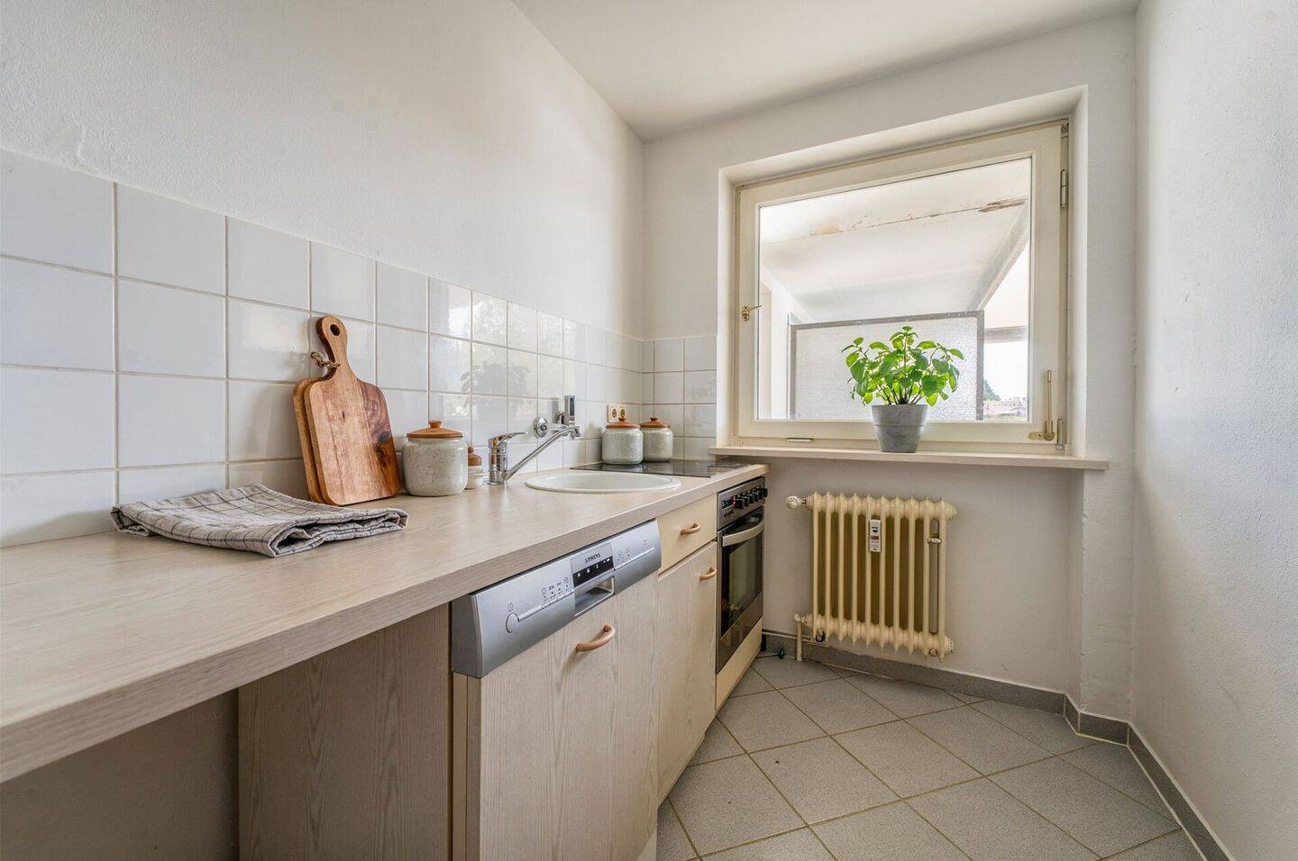 Hervorragend geschnittene 2-Zimmer-Wohnung in ruhiger Lage mit idealer Anbindung – München – Vorschaubild 3