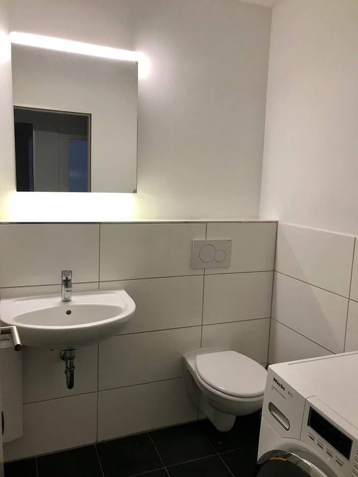 Ruhige Wohnung, modern eingerichtet mit Balkon – Hamburg – Vorschaubild 9