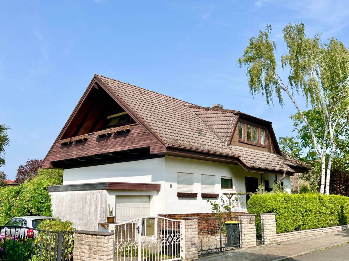 Großes Ein-/oder Zweifamilienhaus in ruhiger Lage von Berlin Lichtenrade – 12305 Berlin – Bild 1 von 9