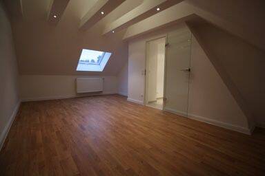 Ruhige 2 Zimmer Dachgeschosswohnung in Nürnberg Altenfurt