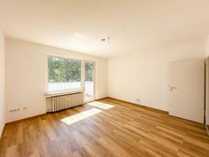 Lichtdurchflutete Wohnung mit Süd-West-Ausrichtung und Einbauküche in Oberkassel! – 40545 Düsseldorf – Vorschaubild 2