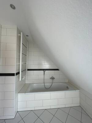 Moderne 2 Zimmer Dachgeschosswohnung zentral gelegen in Neustadt an der Aisch – 91413 Neustadt an der Aisch – Vorschaubild 6