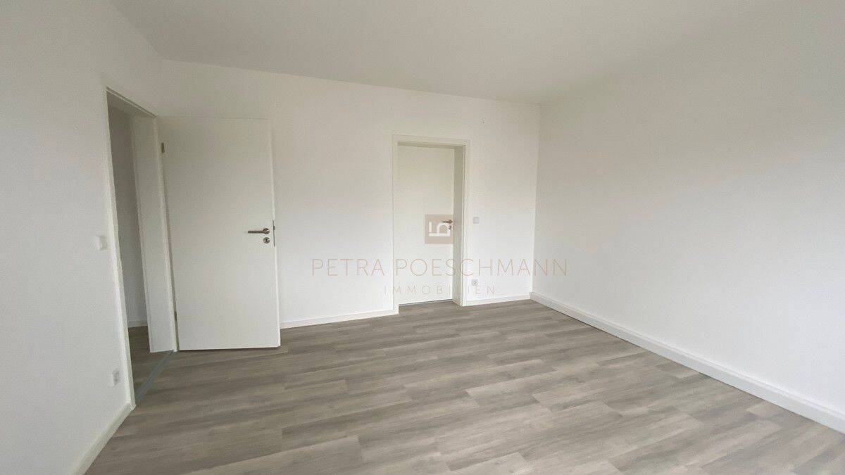 TOP renovierte 3 ZKB+Atelier mit WC im DG, ca 100 qm, Balkon, Garten, Garage, IN-Nord, Nähe TÜV – Ingolstadt – Vorschaubild 4