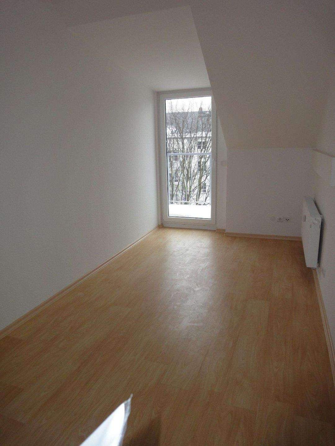 "Wohnen im DG -frei ab 1.6. " Moderne Ausstattung + sonniger Balkon – Chemnitz – Vorschaubild 4
