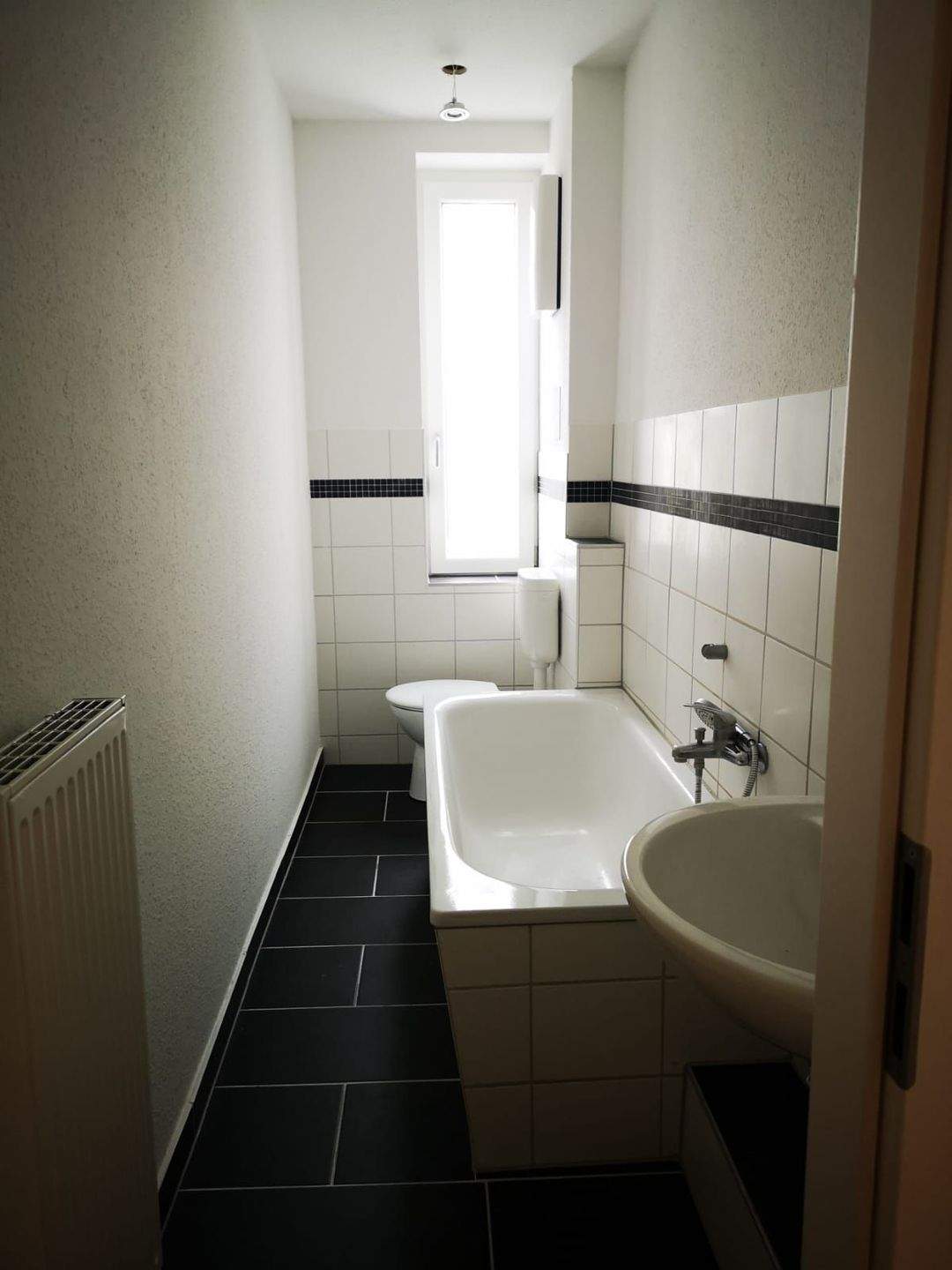 hübsche 2-Raumwohnung mit Wohnküche, Kaminofen und EBK – Erfurt – Vorschaubild 3