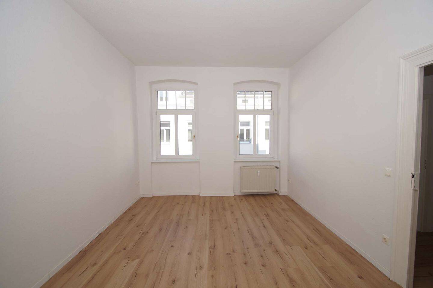 Stilvolle, renovierte 3-Zimmerwohnung mit EBK – Chemnitz – Vorschaubild 2