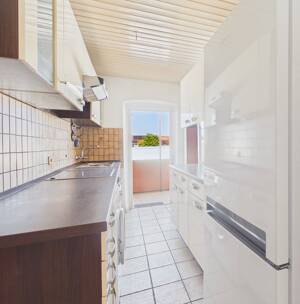 Stuttgart-West: 3 helle Zimmer mit großzügigem Balkon, ruhiger Lage & Gestaltungspotenzial – 70176 Stuttgart – Vorschaubild 2