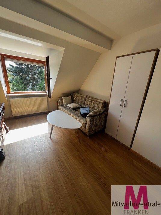 Frisch sanierte und hochwertig möblierte 2-Zimmerwohnung in zentraler Lage