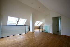 Großzügige Galeriewohnung ca. 109,5 m² W/NFL. / große Dachterr. / Aufzug / TG / Provisionsfrei – 80992 München – Vorschaubild 2