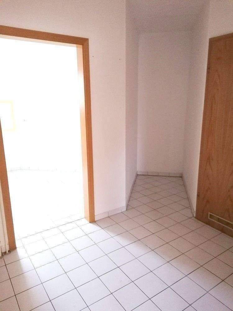 !! 2-Zimmer-Wohnung mit PKW-Stellplatz, Balkon und Aufzug !! – Chemnitz – Vorschaubild 4