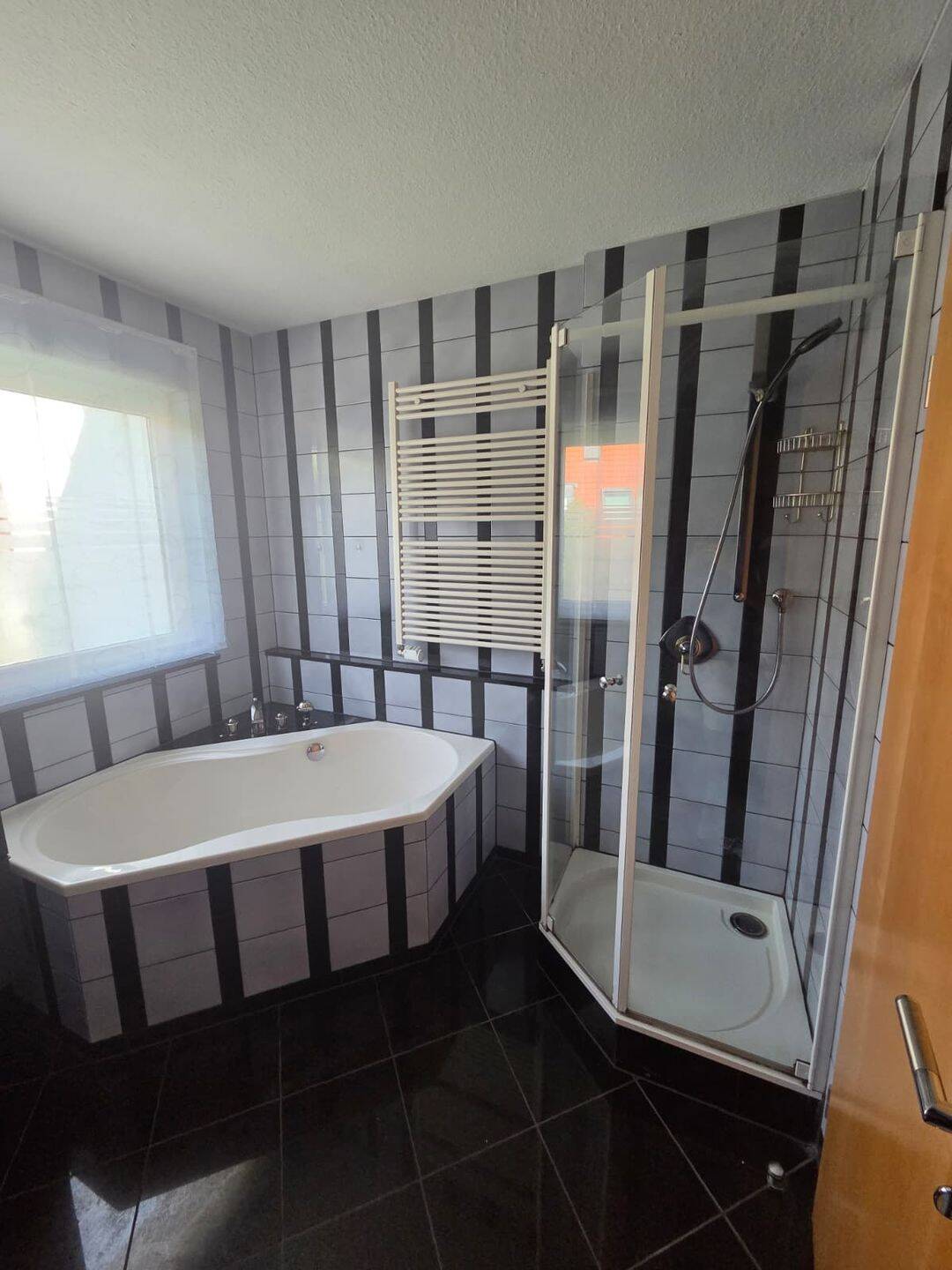 Attraktive 105-qm-Wohnung in ruhiger Lage mit hervorragender Anbindung in Nürnberg – Nürnberg – Vorschaubild 2