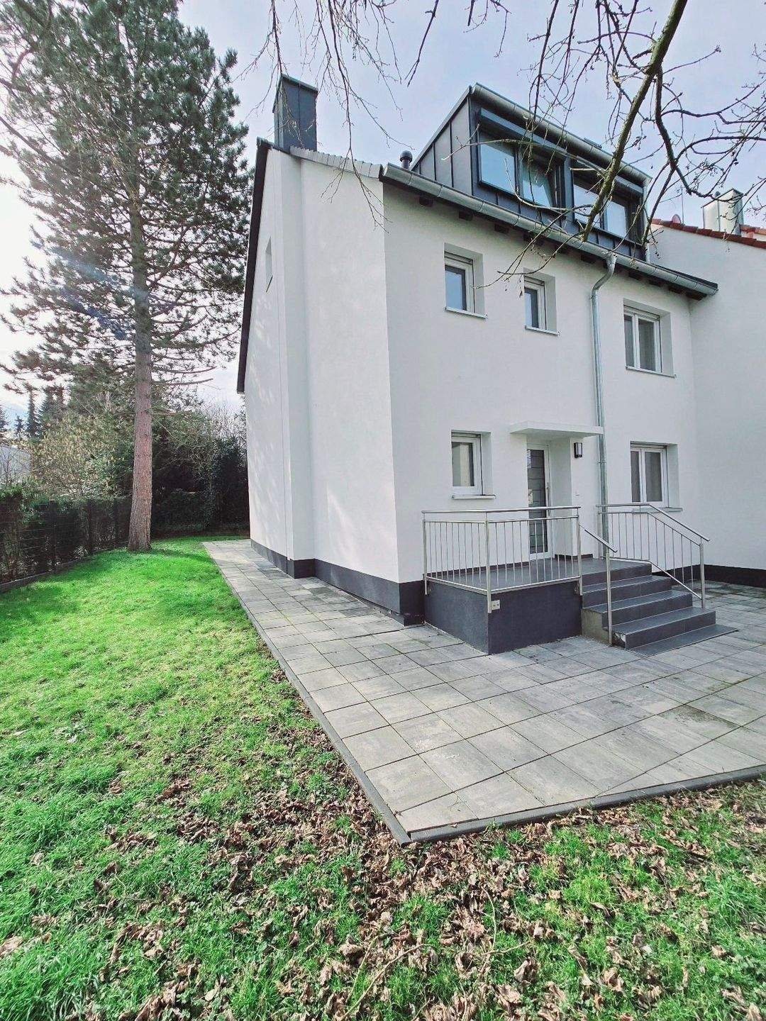 --- Provisionsfrei für Käufer --- Kernsaniert --- Tolles Reiheneckhaus mit eigener Tiefgarage in Nürnberg Laufamholz --- – Nürnberg – Vorschaubild 2