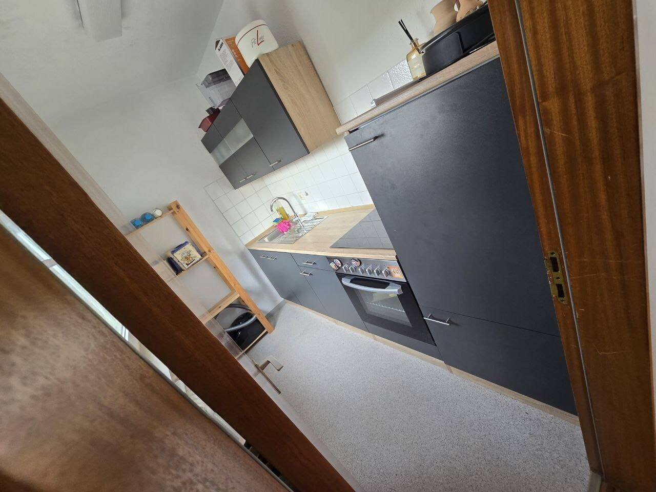 Schnuckelige 1-Zi.-Wohnung mit Balkon und PKW-Stellplatz – Stuttgart – Vorschaubild 4