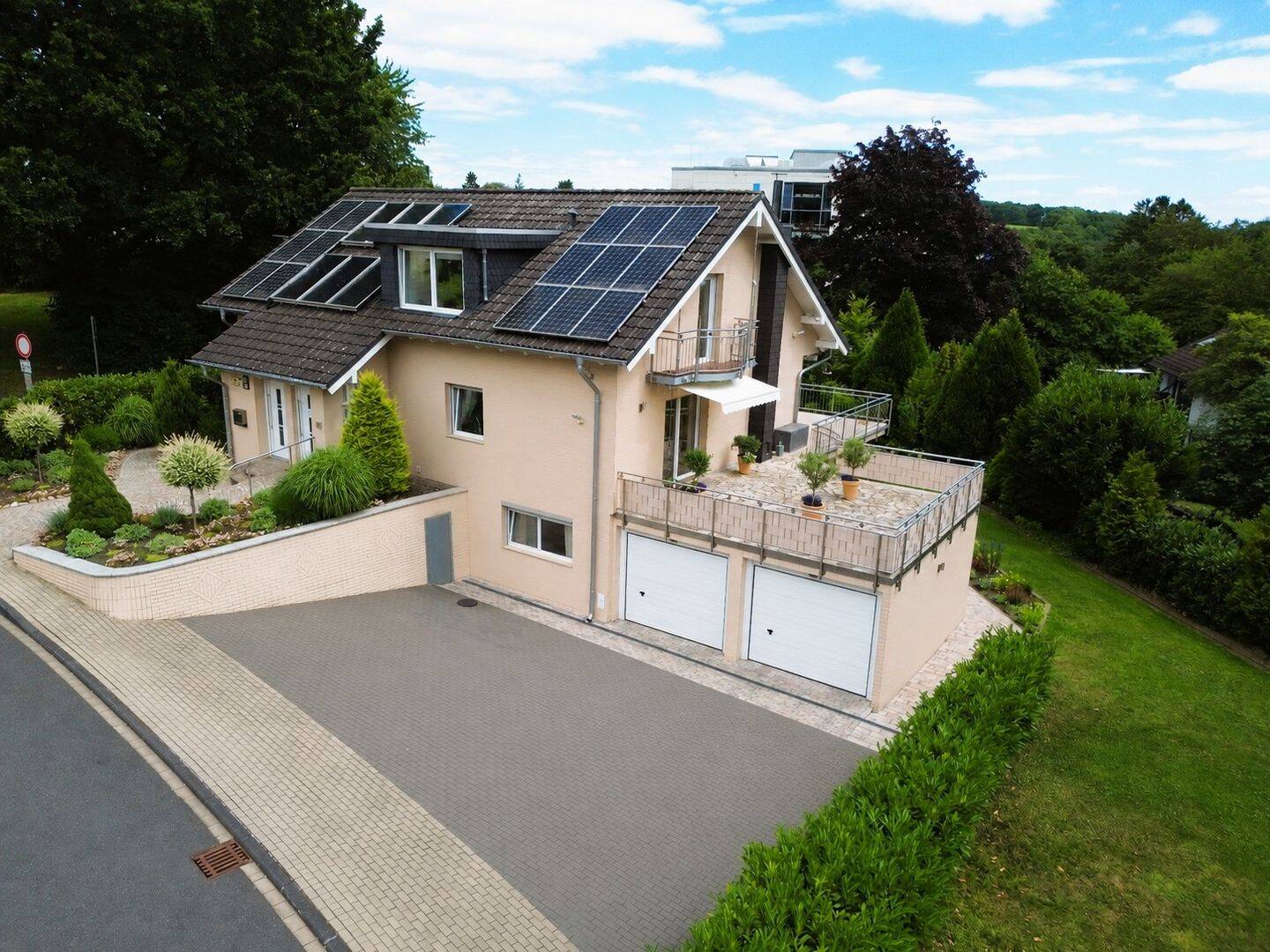 Exklusives und unabhängiges Wohnen auf 3 Ebenen - energieeffizient und zukunftssicher – Much – Vorschaubild 3