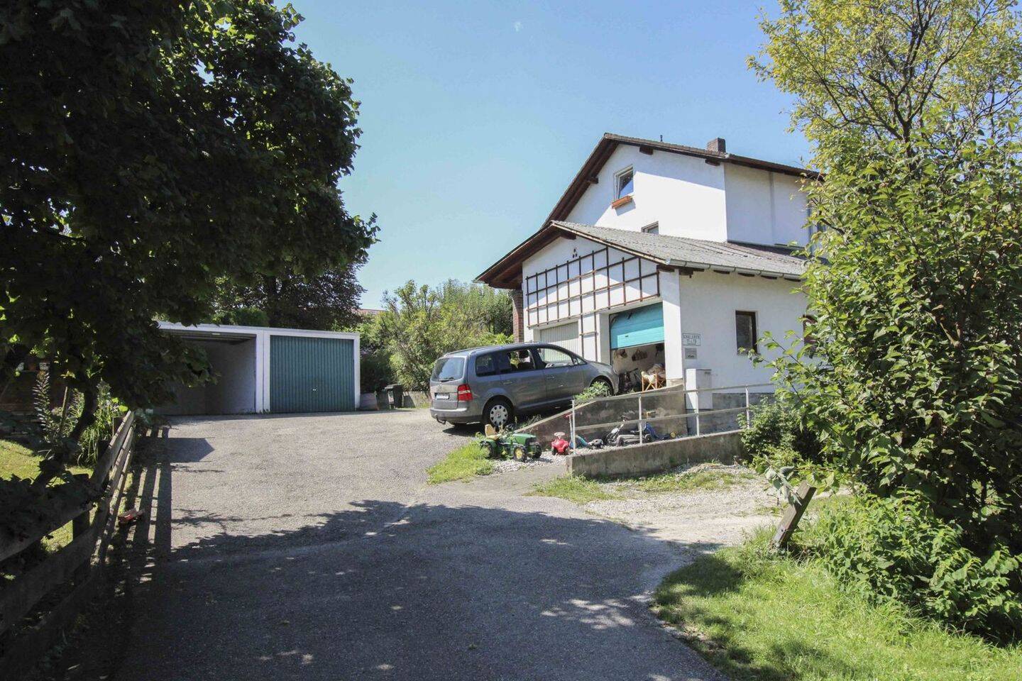 Mehrfamilienhaus mit 3 Einheiten und großem Garten in begehrter, familienfreundlicher Lage – Rosenheim – Vorschaubild 3