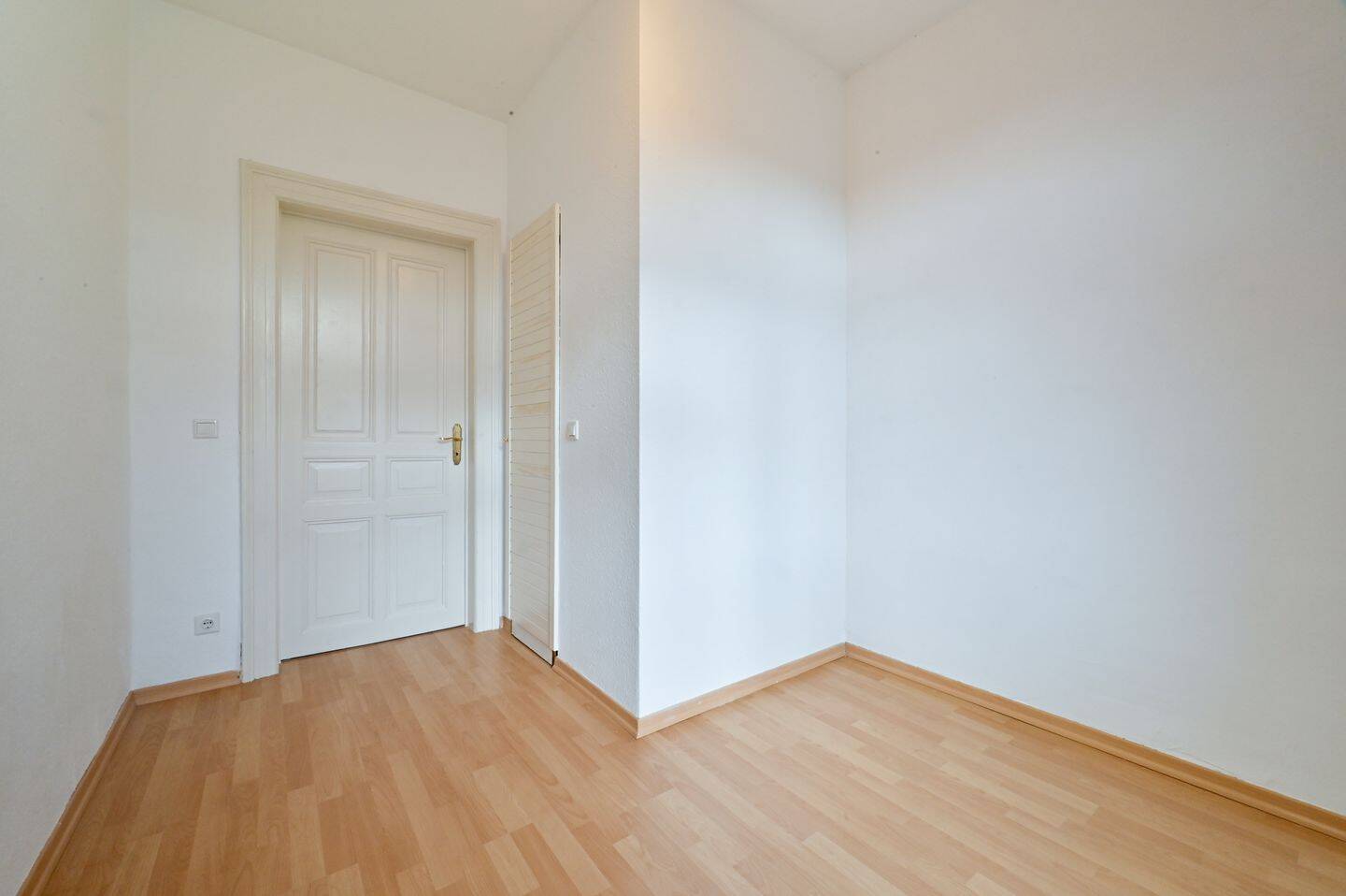 Helle 3-Raum-Wohnung mit Balkon im denkmalgeschützten Haus auf dem Chemnitzer Sonnenberg – Chemnitz – Vorschaubild 5