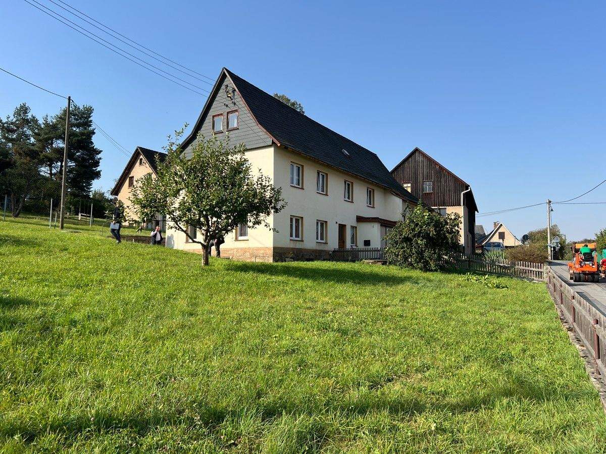 Hier ist DEIN Projekt! Wohnhaus mit großer Scheune und großzügigem Grundstück inmitten der Natur! – Sebnitz – Bild 1 von 9