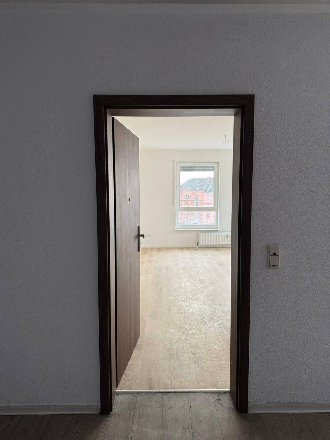 Frisch sanierte 1-Zimmer-Wohnung in Ludwigshafen-Mitte - bezugsfrei, weitere Einheiten verfügbar – Ludwigshafen am Rhein – Vorschaubild 2