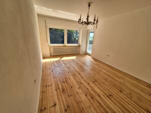 Helle 3-Zimmer-Wohnung mit 30m² Wintergarten, Kachelofen, großem Garten, Garage und Werkstattraum in Schwanstetten – 90596 Schwanstetten – Vorschaubild 3