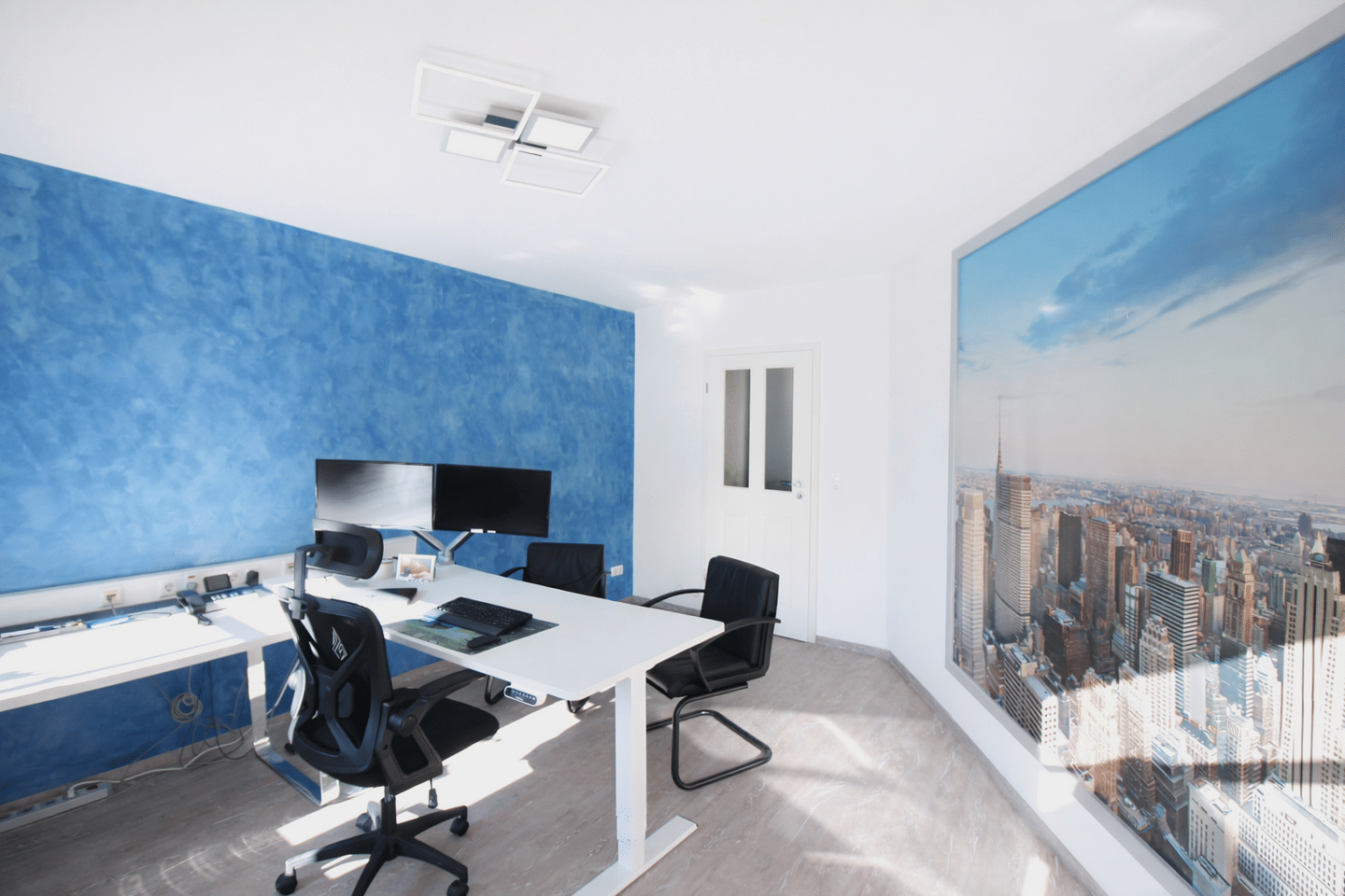 Perfekt für Selbstständige: repräsentatives Bürohaus mit Betreiber-Wohnung und großem Grundstück – Hamburg – Vorschaubild 3